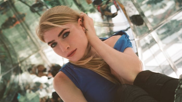 Inside Kelly Moran’s ‘Don’t Trust Mirrors’: A Hypnotic Neo-Classical Journey