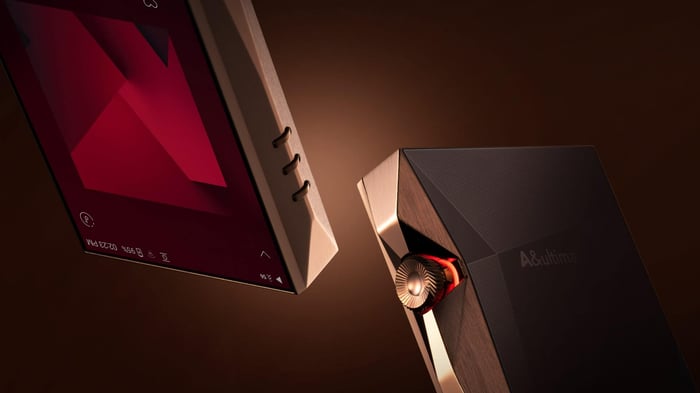 Copper “Brick” Audio Player Worth a Car: Astell & Kern Launches Ultra-Premium SP4000 Version
