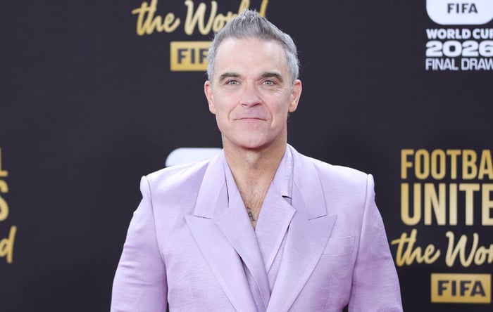 Robbie Williams Says He’s “Bruce Wayne in Los Angeles and Batman Everywhere Else”
