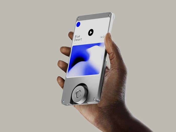 Futuristic iPod Redefines Minimal-Punk Style with Classic Jogwheel