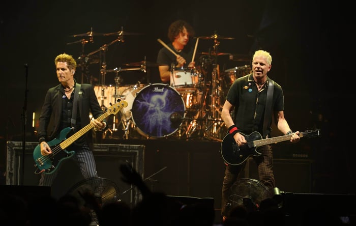 The Offspring Reunite with ‘Pretty Fly (For A White Guy)’ Video Star at LA Show