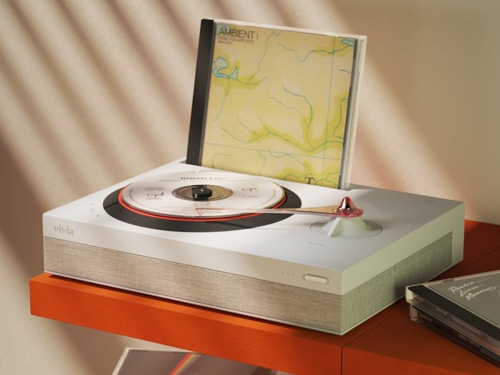 Elegant CD Turntable Concept Brings Analog Charm to Digital Music