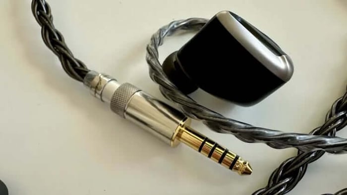 FiiO FH19 detail