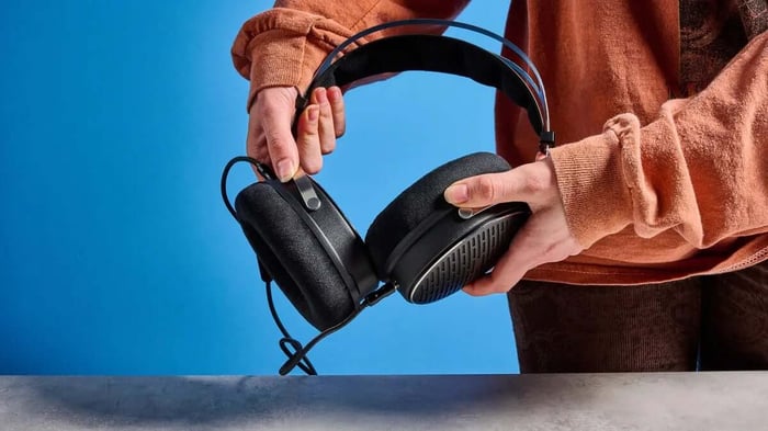 FiiO JT3 headphones in black