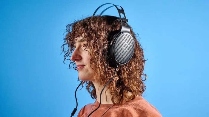 FiiO JT3 on a wooden table