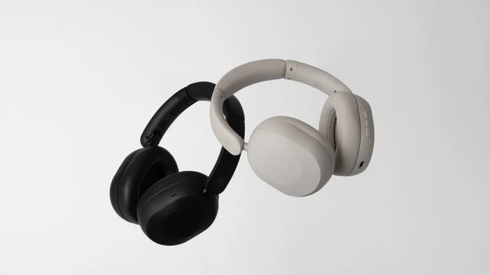 Final UX1000 headphones close-up