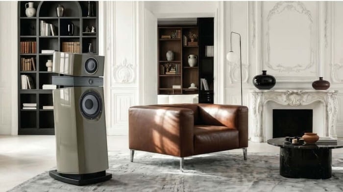 The Scala Utopia Evo M in a sleek lifestyle setting