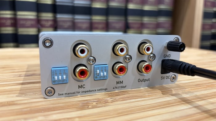 Fits neatly in any hi-fi setup, ideal for mid-range cartridges