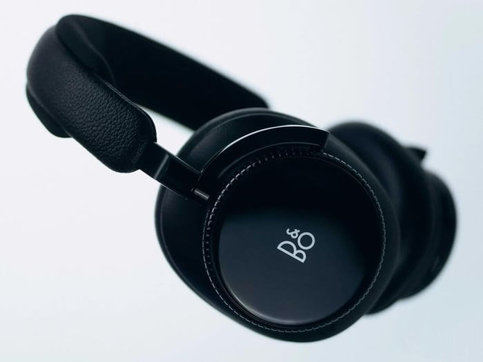 Beoplay H100 Fragment Edition headphones in glossy black