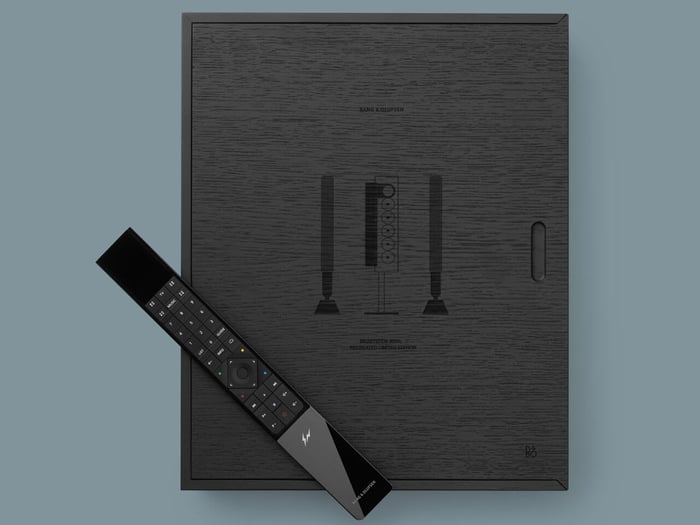 Remote and speaker close-up from Beosystem 9000c collaboration