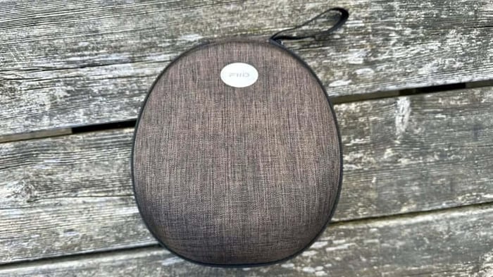 FiiO FT1 ear cup and headband adjustment