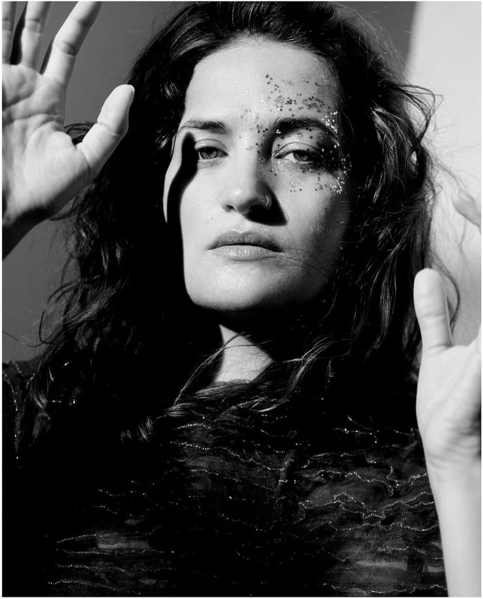 Gabi Hartmann collaborating with musicians (Credit: Félix Hémy)