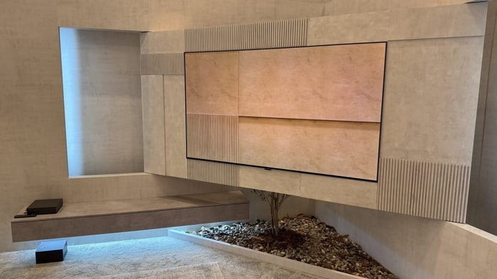 LG W6 “Wallpaper” OLED TV ultra-thin panel