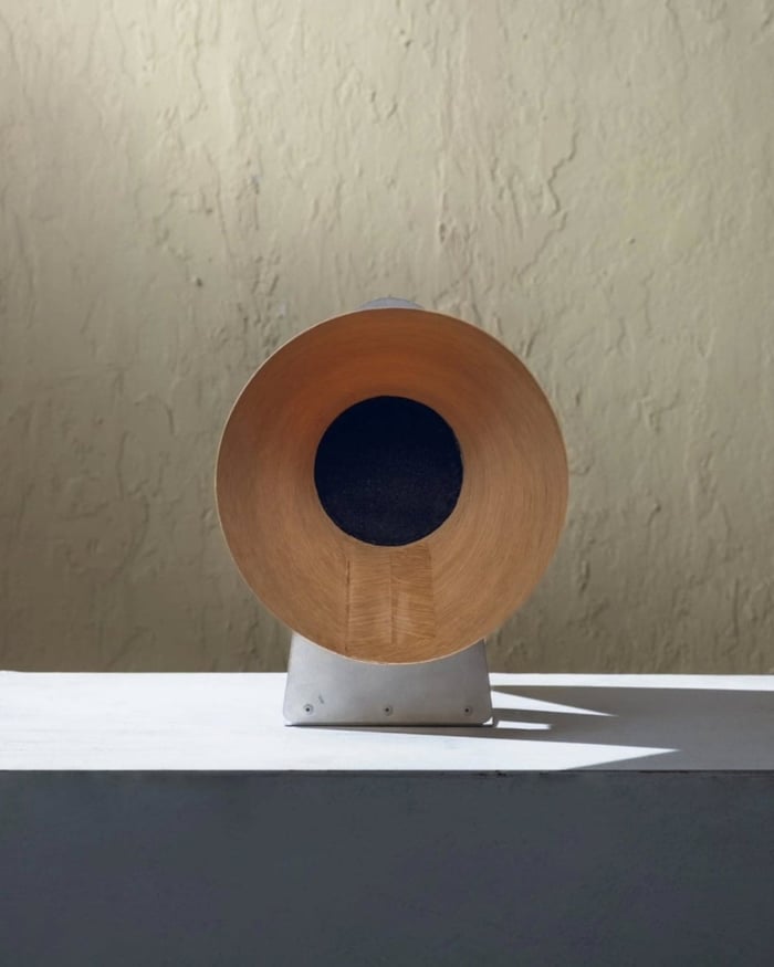 Interior view of the Gankéké speaker’s wooden horn structure
