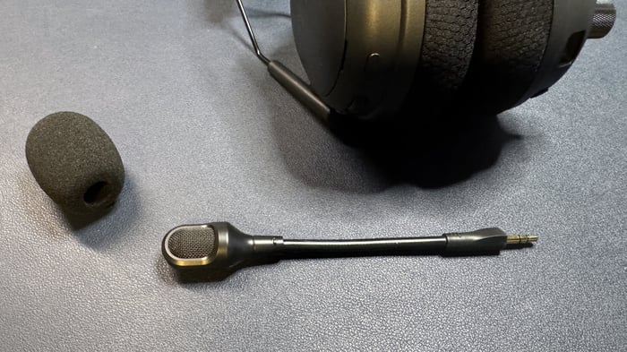 Boom microphone on Razer BlackShark V3 Pro