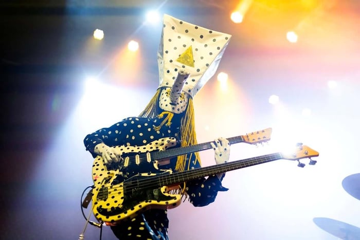 Khn de Poitrine of Angine de Poitrine performing with King Gizzard influence