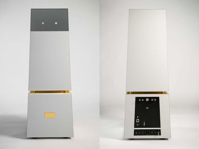 Separate power supply chassis for pure amplification