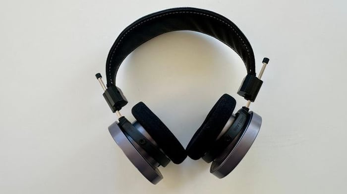 Side view of Grado Signature HP100 SE headphones