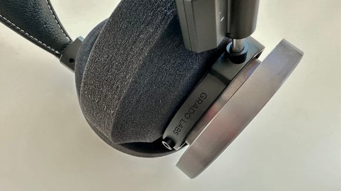 Premium milled aluminum ear cups of Grado Signature HP100 SE