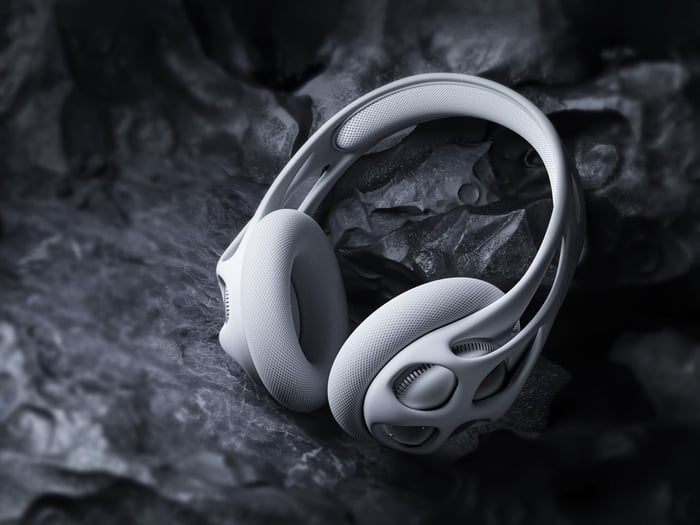 Dark tone render showcasing the alien and synthetic vibe of the design