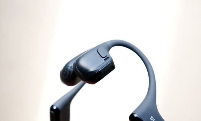 Comfortable yet minimal padding on the neckband