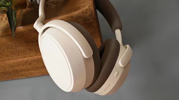 Comfort meets style in these ergonomically crafted headphones.
