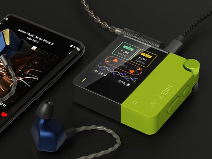 HiBy W4 showing its wireless audio and headphone connection setup