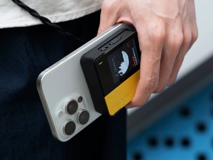 HiBy W4 portable amplifier highlighting its compact battery-powered format