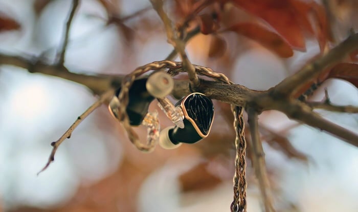 Natural midrange texture delivers lifelike musicality.