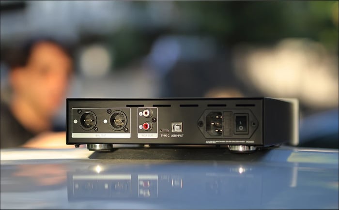 HIFIMAN EF400 with headphones