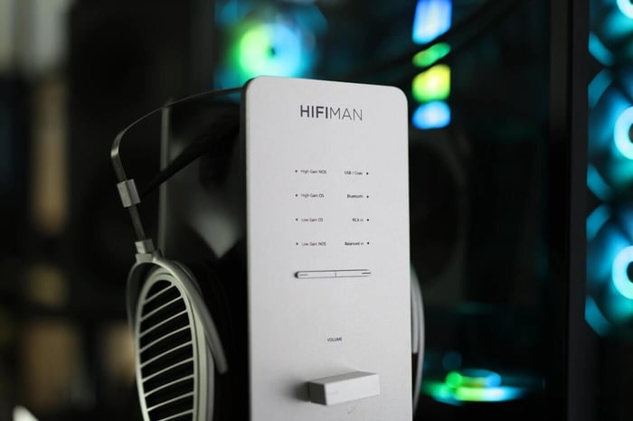 HIFIMAN EF600 headphone stand
