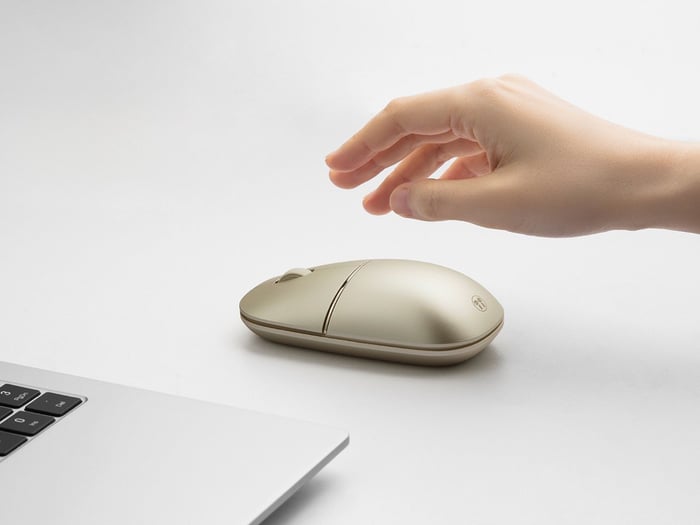 Mouse rear revealing earbuds compartment