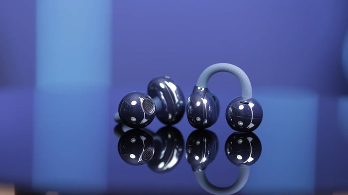 Huawei FreeClip 2 futuristic and elegant design