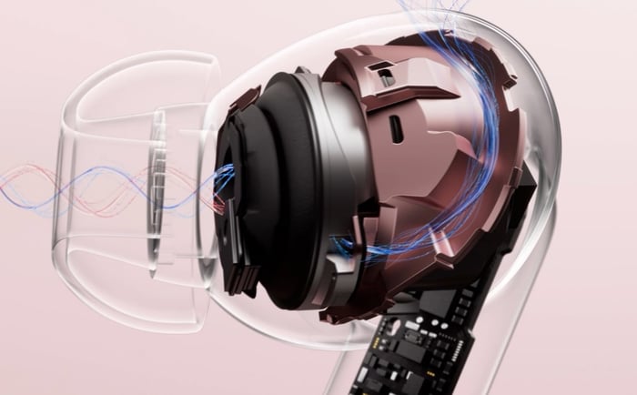 The latest ANC tech actively adapts to your surroundings for immersive listening.