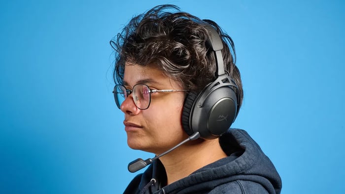 Dual-chamber 53mm drivers create rich, immersive soundscapes.