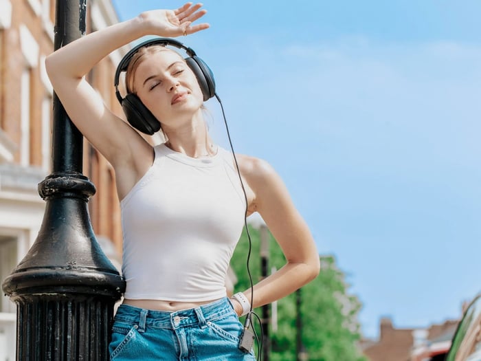 Go blu Air DAC in use with headphones