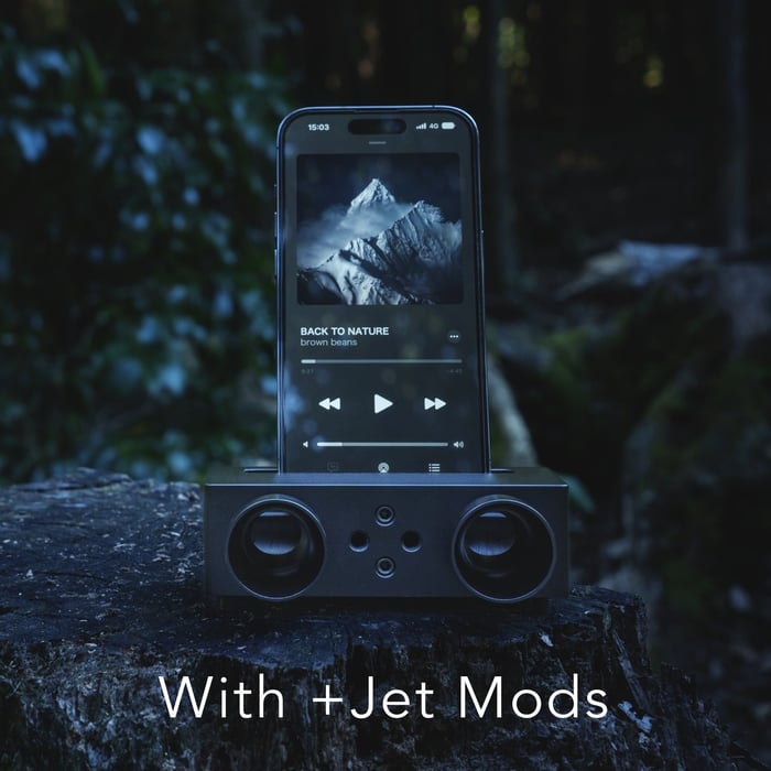 Sleek metallic passive amplifier for smartphones