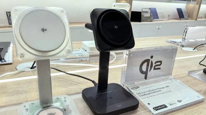 ESR CryoBoost 3-in-1 charging station at IFA