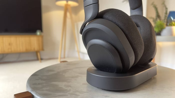 Gaming headset Fractal Scape with charging dock