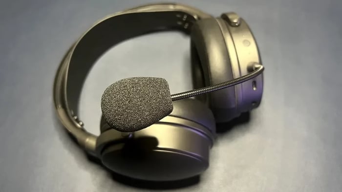 Audeze Maxwell headset close-up