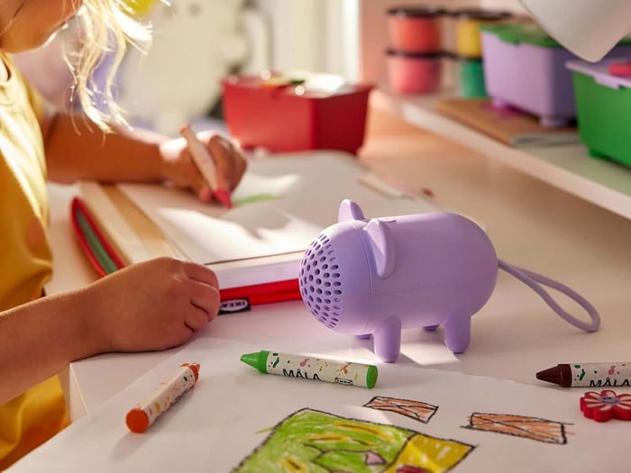 Purple mouse-shaped Bluetooth speaker with braided tail