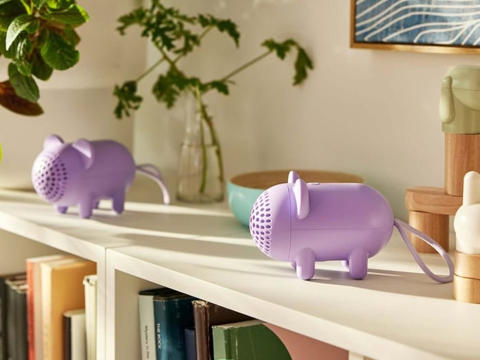 Multiple IKEA Bluetooth speakers playing synchronized music