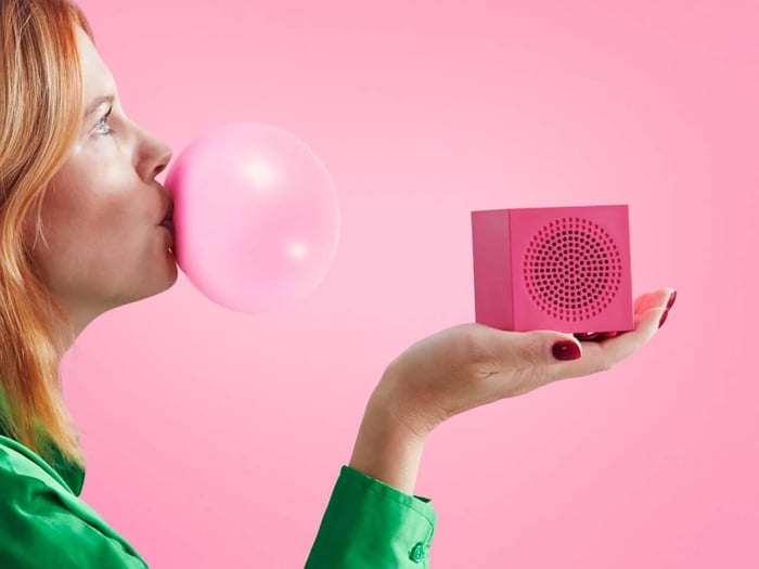 Vibrant yellow-green KALLSUP speaker