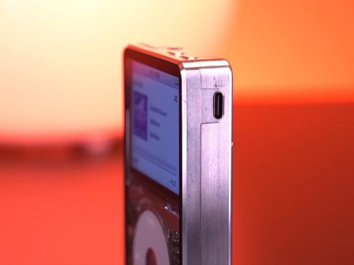 iPod Mod Kit internal components showing solid-state storage