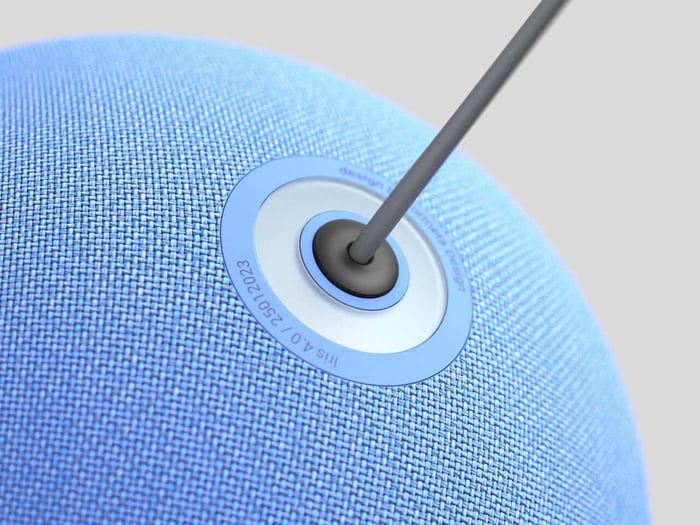 IRIS 4.0’s subtle presence as a ceiling fixture