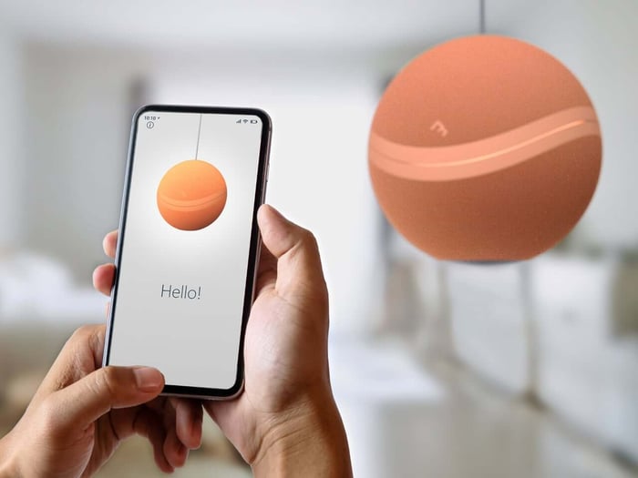 Side view showing IRIS 4.0’s glowing core