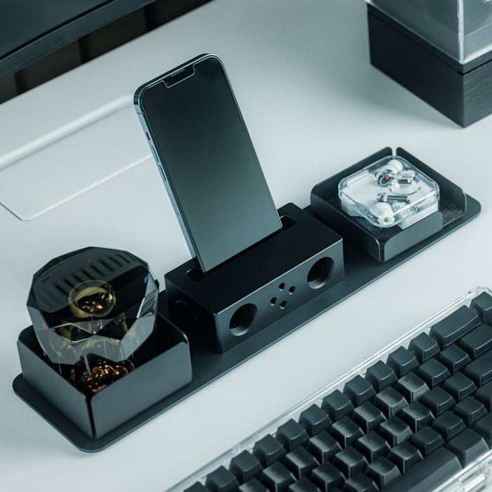 Battery-free amplifying iSpeaker with sculptural acoustic design