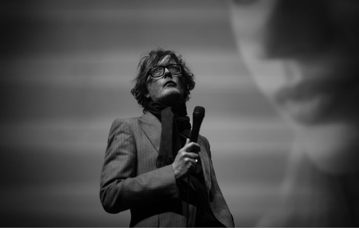 Jarvis Cocker performing live with Pulp