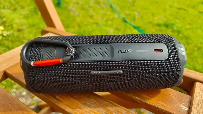 JBL Flip 7 design and features