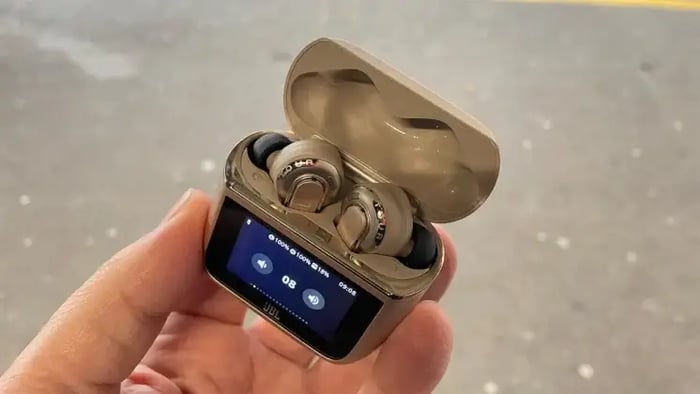JBL Tour Pro 3 2